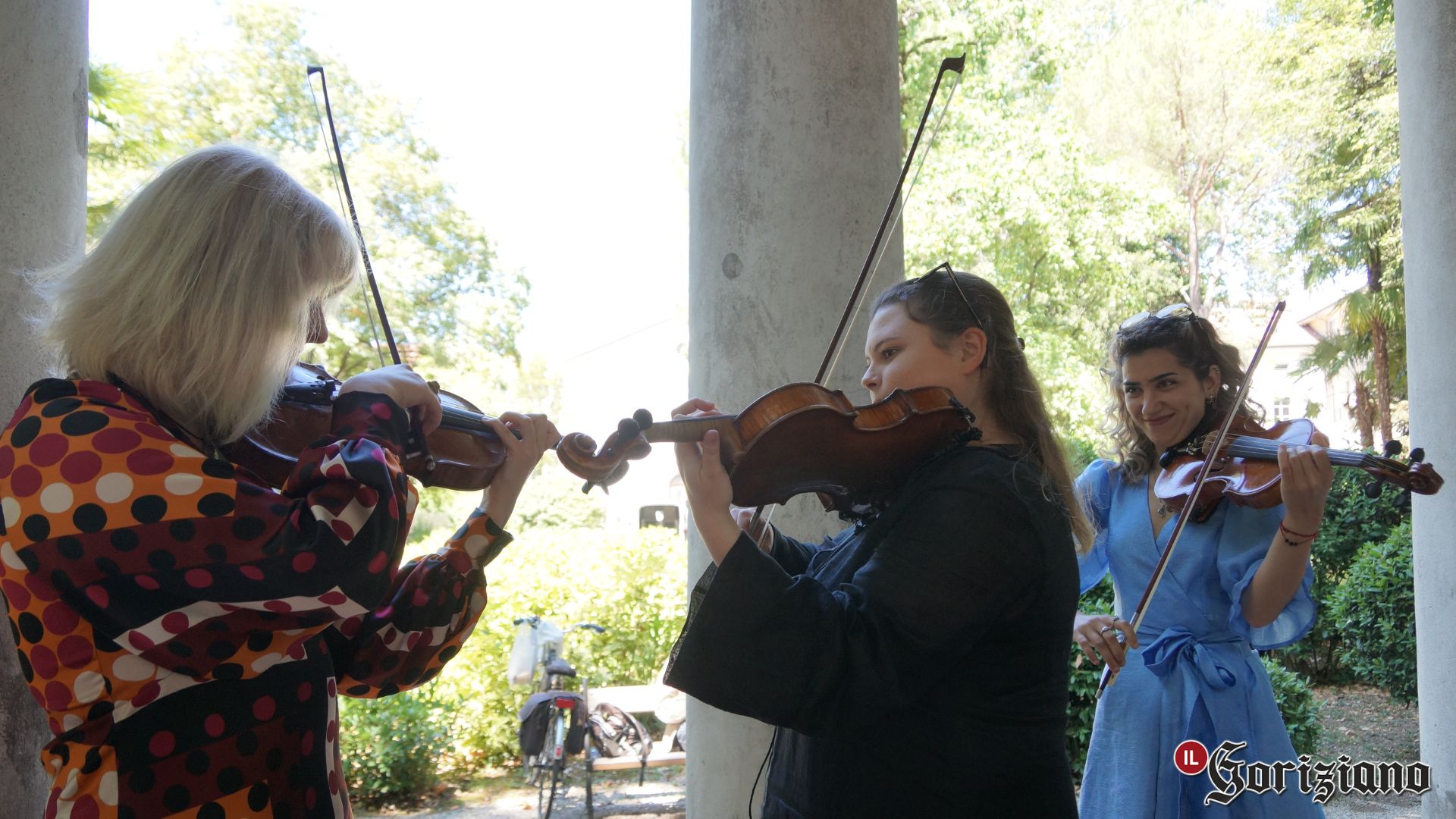 Immagine per Gorizia accoglie le tre violiniste russe, «la musica messaggio di pace»